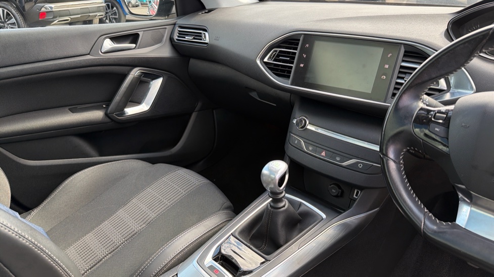 Peugeot 308 1.2 PureTech 130 Allure 5dr Petrol Hatchback - Image 14