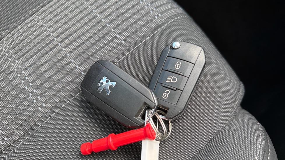 Peugeot 308 1.2 PureTech 130 Allure 5dr Petrol Hatchback - Image 20