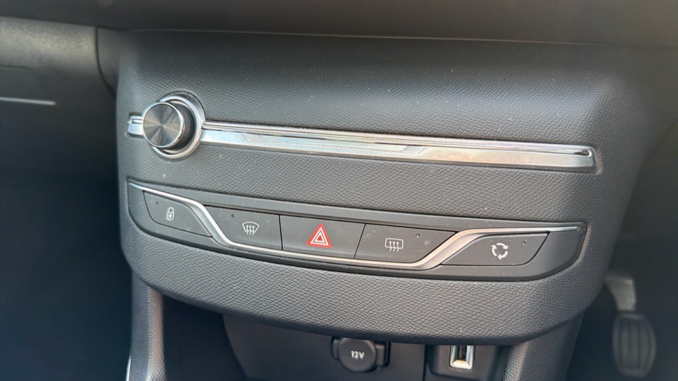 Peugeot 308 1.2 PureTech 130 Allure 5dr Petrol Hatchback - Image 25