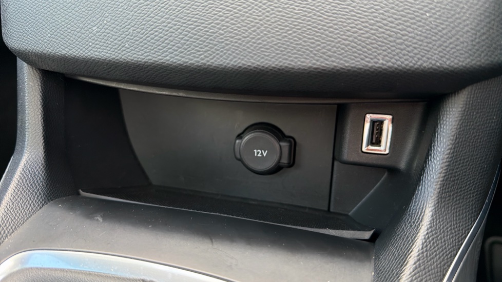 Peugeot 308 1.2 PureTech 130 Allure 5dr Petrol Hatchback - Image 29