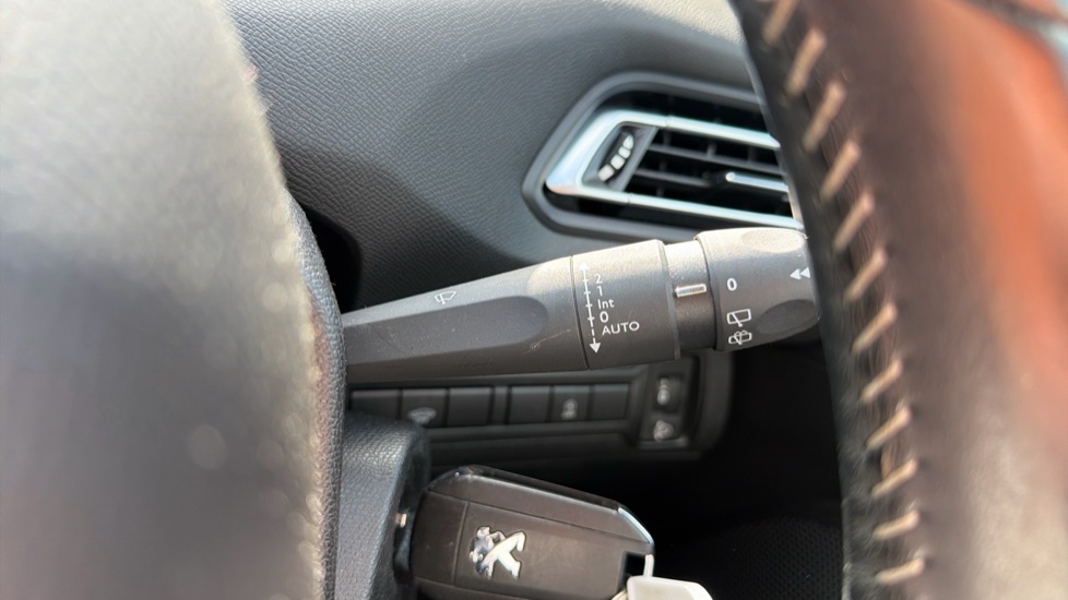 Peugeot 308 1.2 PureTech 130 Allure 5dr Petrol Hatchback - Image 30