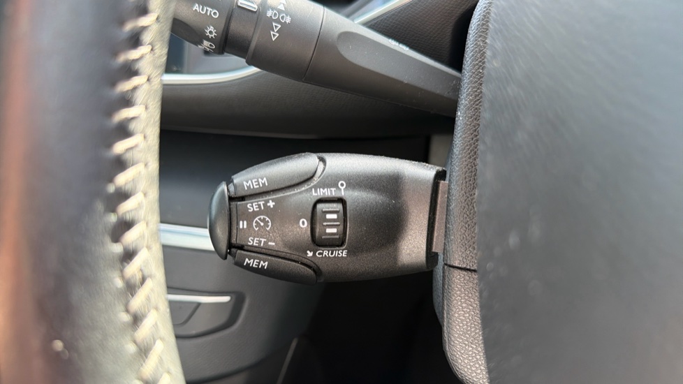 Peugeot 308 1.2 PureTech 130 Allure 5dr Petrol Hatchback - Image 32