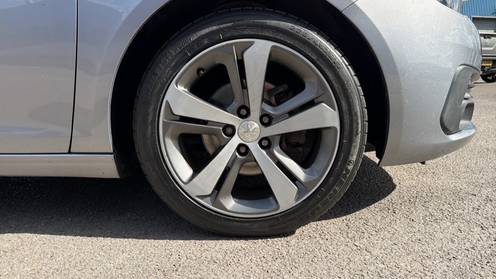 Peugeot 308 1.2 PureTech 130 Allure 5dr Petrol Hatchback - Image 34
