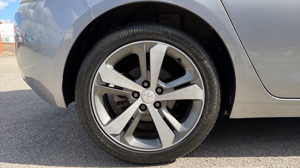 Peugeot 308 1.2 PureTech 130 Allure 5dr Petrol Hatchback - Image 35