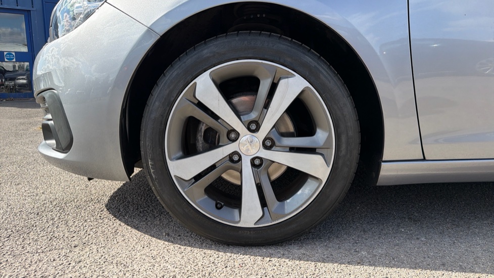 Peugeot 308 1.2 PureTech 130 Allure 5dr Petrol Hatchback - Image 37