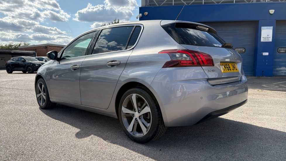 Peugeot 308 1.2 PureTech 130 Allure 5dr Petrol Hatchback - Image 39