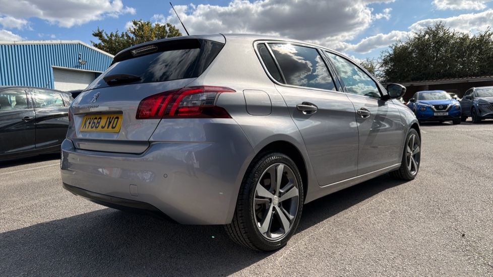 Peugeot 308 1.2 PureTech 130 Allure 5dr Petrol Hatchback - Image 40