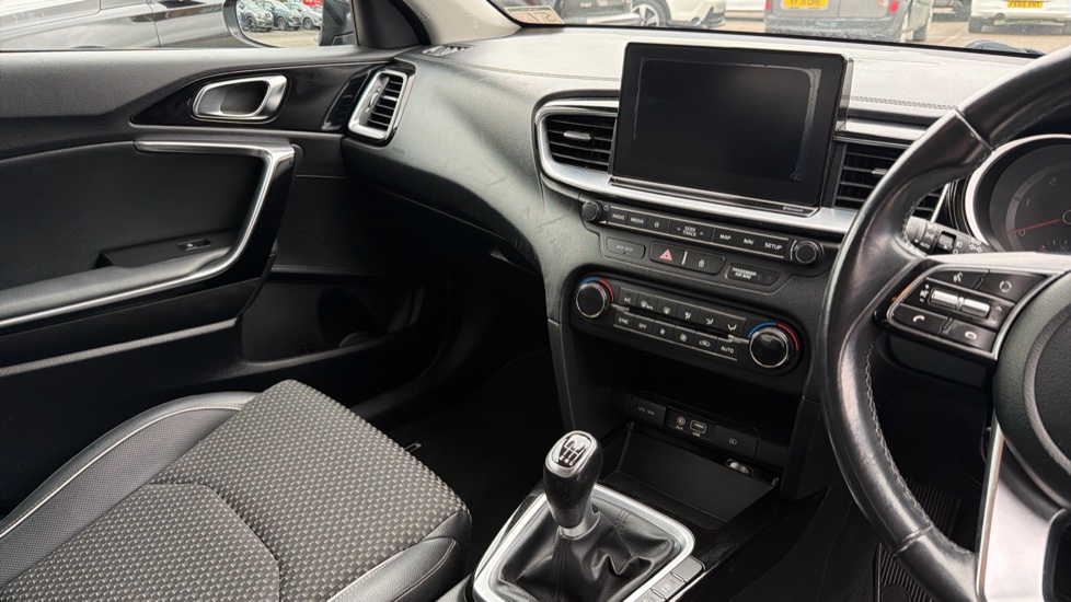 Kia Ceed 1.6 CRDi ISG 3 5dr Diesel Hatchback - Image 14