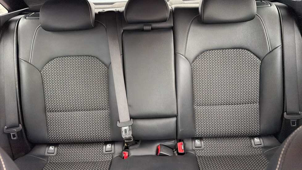 Kia Ceed 1.6 CRDi ISG 3 5dr Diesel Hatchback - Image 15
