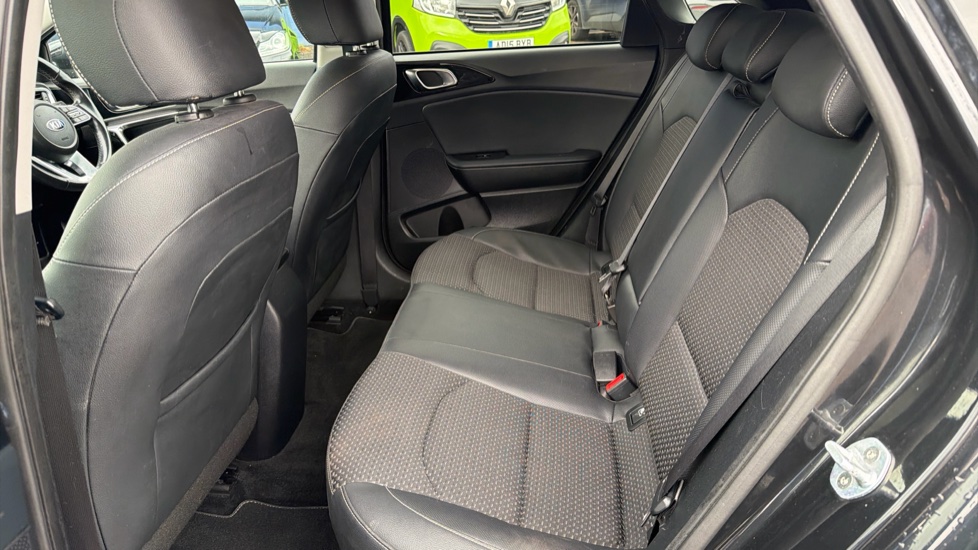 Kia Ceed 1.6 CRDi ISG 3 5dr Diesel Hatchback - Image 16