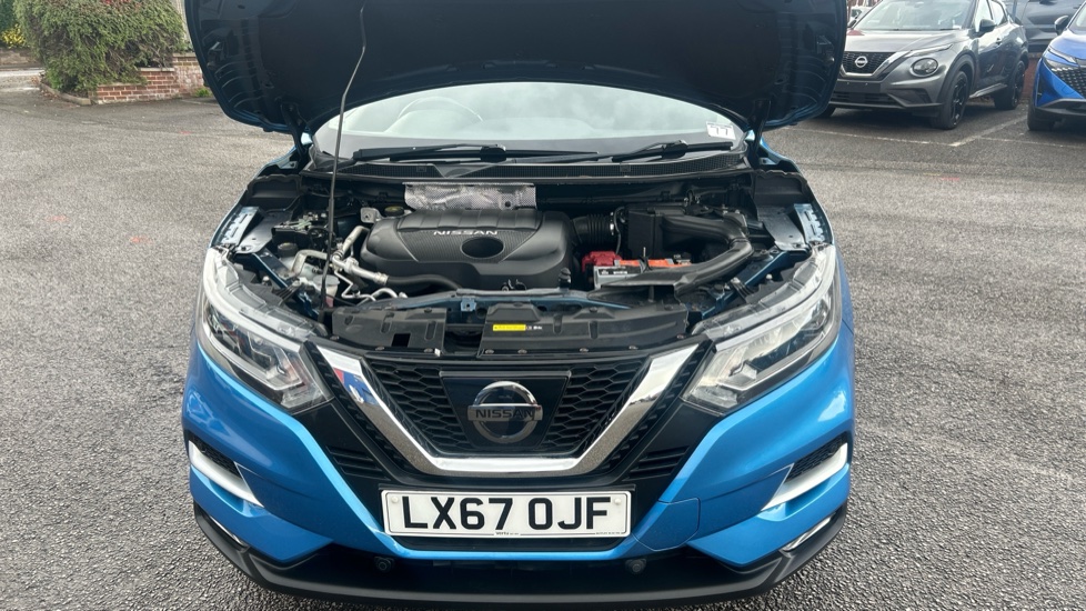 Nissan Qashqai 1.5 dCi N-Connecta 5dr Diesel Hatchback - Image 8