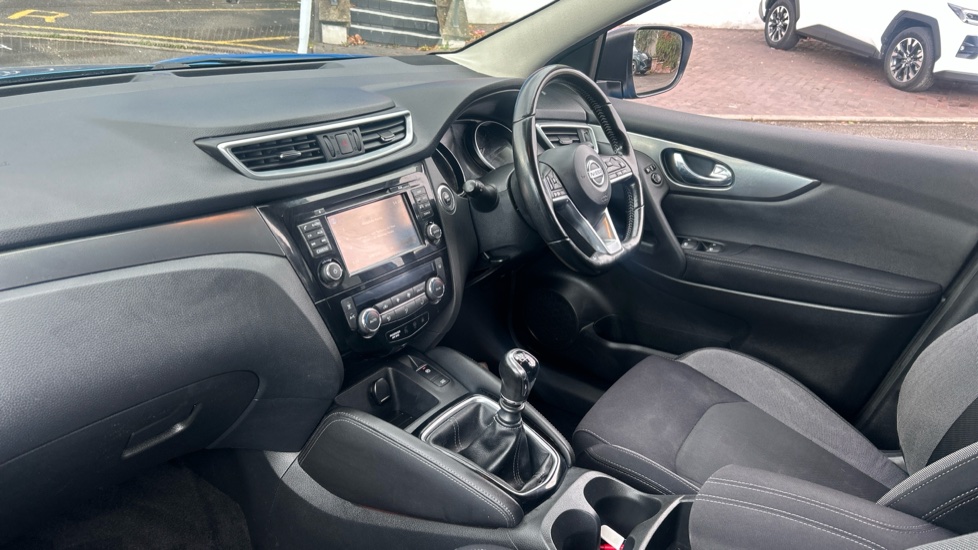 Nissan Qashqai 1.5 dCi N-Connecta 5dr Diesel Hatchback - Image 9