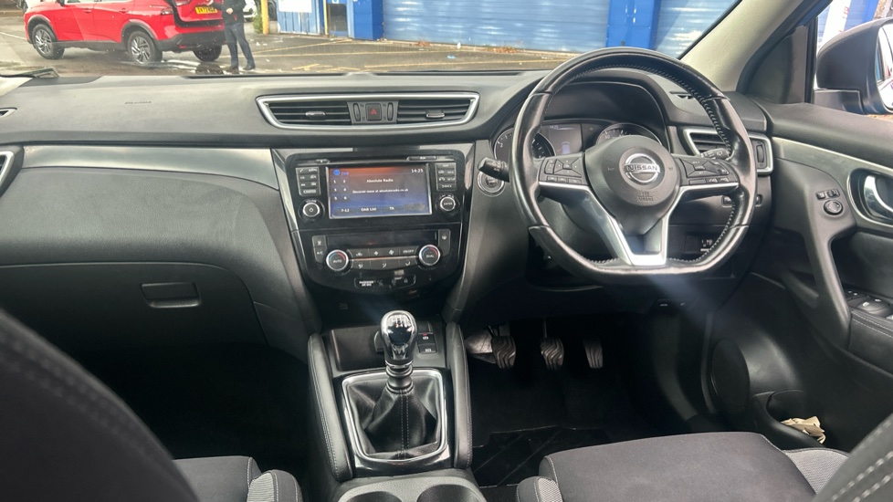 Nissan Qashqai 1.5 dCi N-Connecta 5dr Diesel Hatchback - Image 10