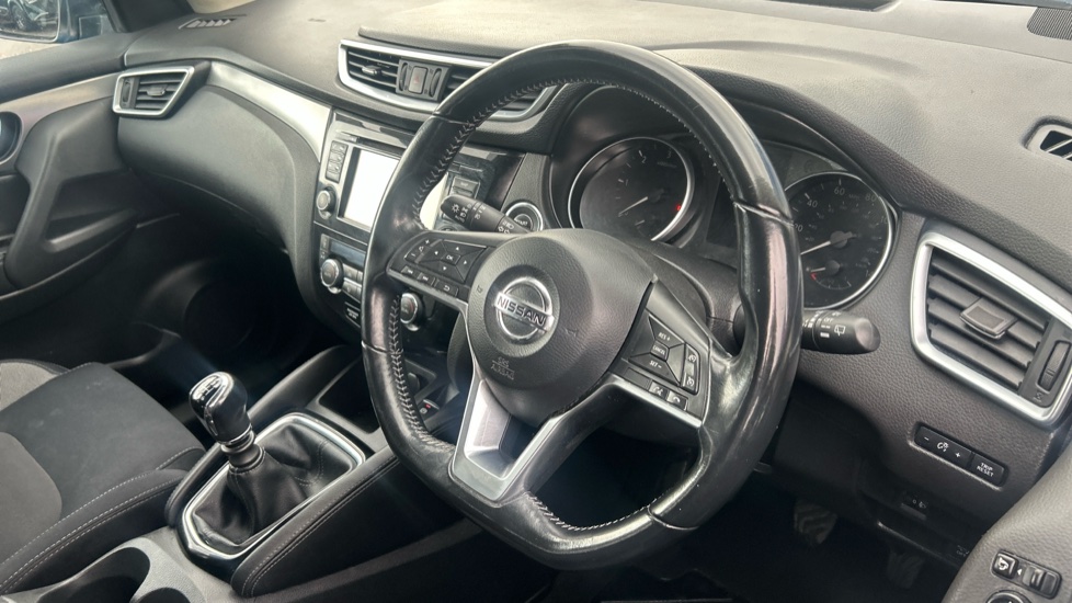 Nissan Qashqai 1.5 dCi N-Connecta 5dr Diesel Hatchback - Image 11