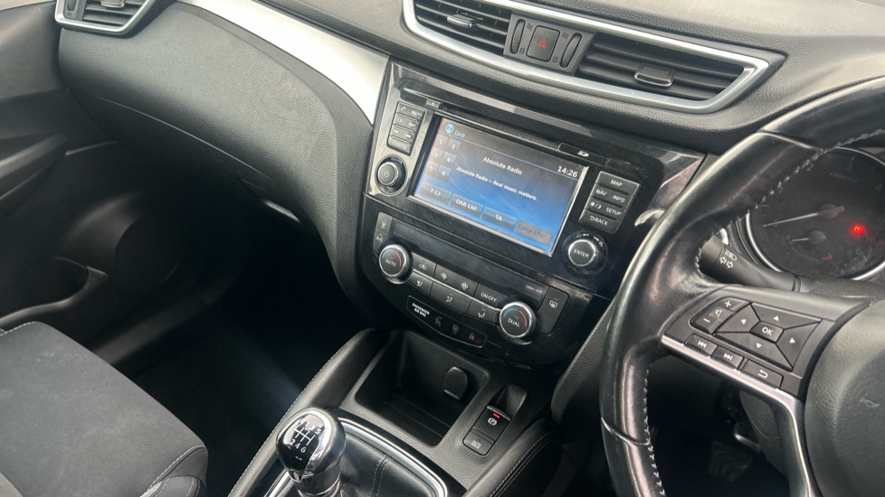Nissan Qashqai 1.5 dCi N-Connecta 5dr Diesel Hatchback - Image 14