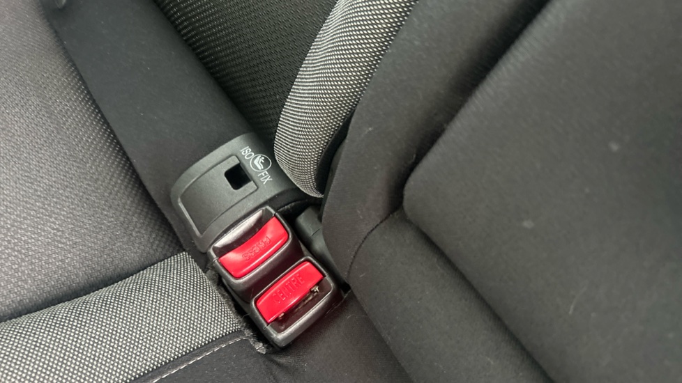 Nissan Qashqai 1.5 dCi N-Connecta 5dr Diesel Hatchback - Image 17