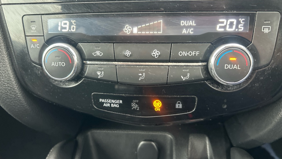 Nissan Qashqai 1.5 dCi N-Connecta 5dr Diesel Hatchback - Image 22