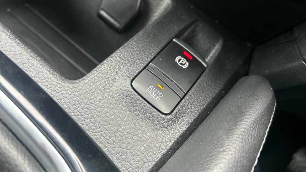 Nissan Qashqai 1.5 dCi N-Connecta 5dr Diesel Hatchback - Image 23