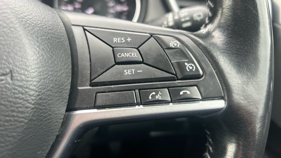 Nissan Qashqai 1.5 dCi N-Connecta 5dr Diesel Hatchback - Image 24