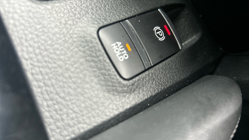Nissan Qashqai 1.5 dCi N-Connecta 5dr Diesel Hatchback - Image 31