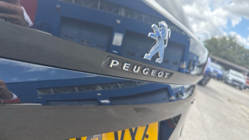 Peugeot 3008 1.2 PureTech GT Line 5dr Petrol Estate - Image 27