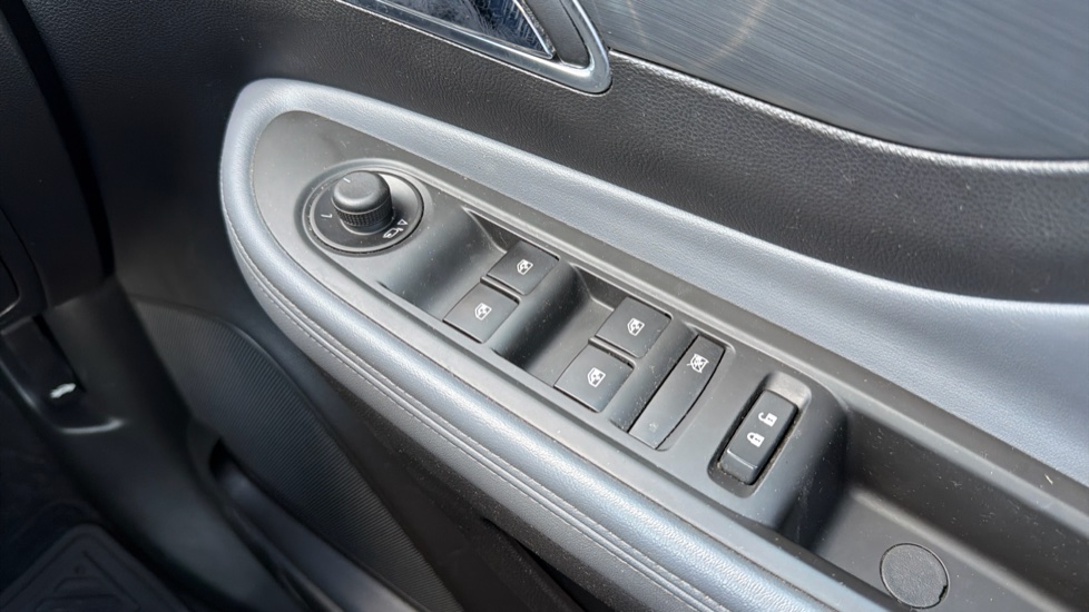 Vauxhall Mokka 1.6i SE 5dr Petrol Hatchback - Image 31