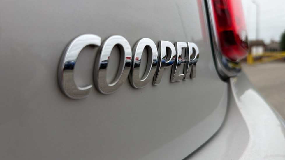 MINI Hatchback 1.5 Cooper Sport II 3dr Petrol Hatchback - Image 26