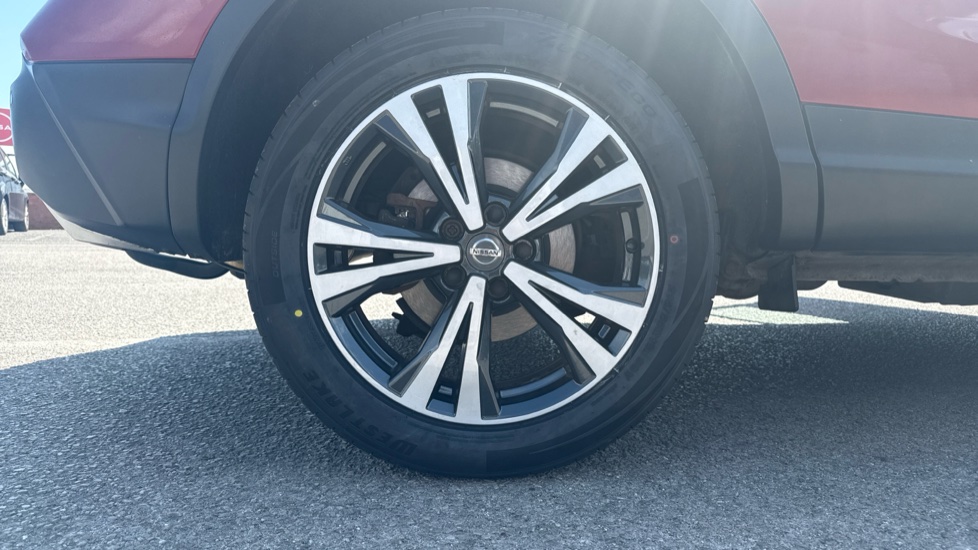 Nissan Qashqai 1.5 dCi N-Connecta 5dr Diesel Hatchback - Image 7