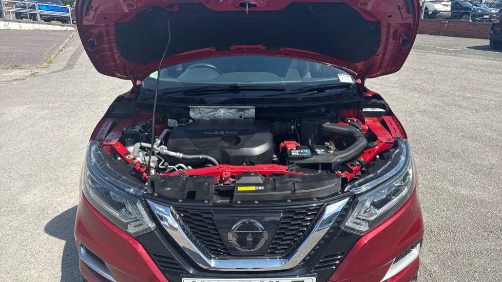 Nissan Qashqai 1.5 dCi N-Connecta 5dr Diesel Hatchback - Image 8