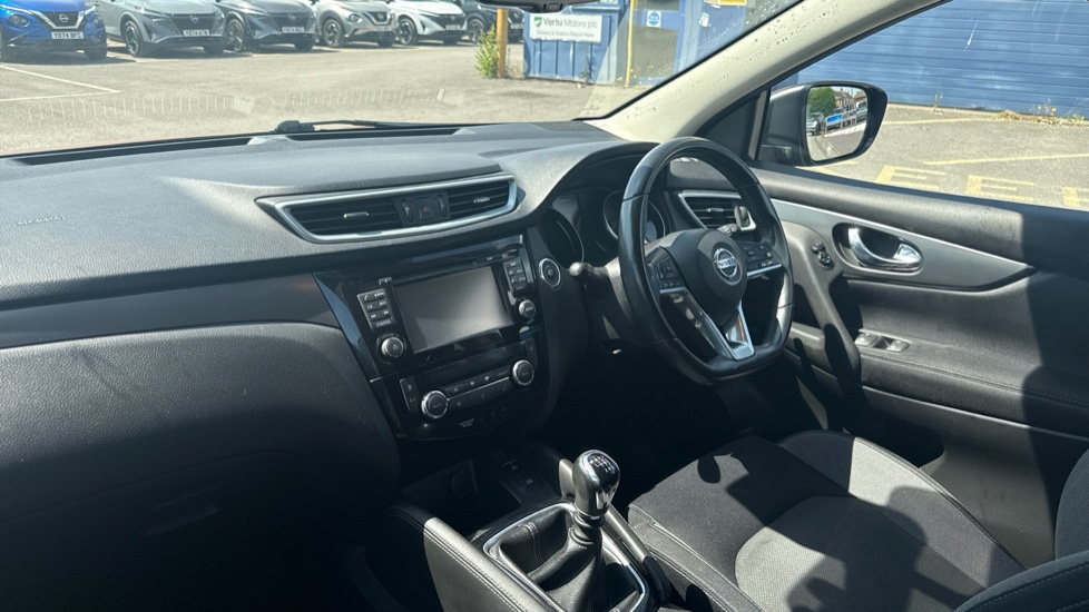 Nissan Qashqai 1.5 dCi N-Connecta 5dr Diesel Hatchback - Image 9
