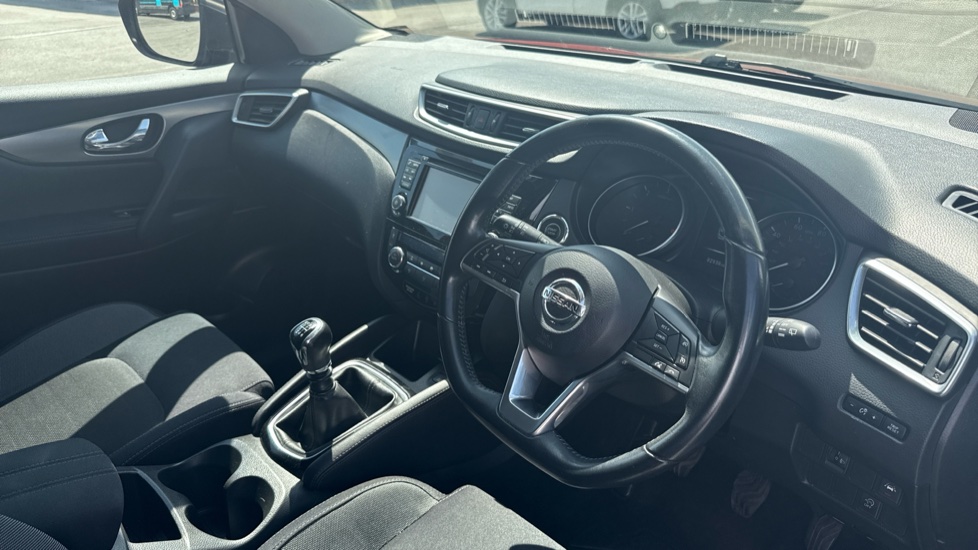 Nissan Qashqai 1.5 dCi N-Connecta 5dr Diesel Hatchback - Image 11