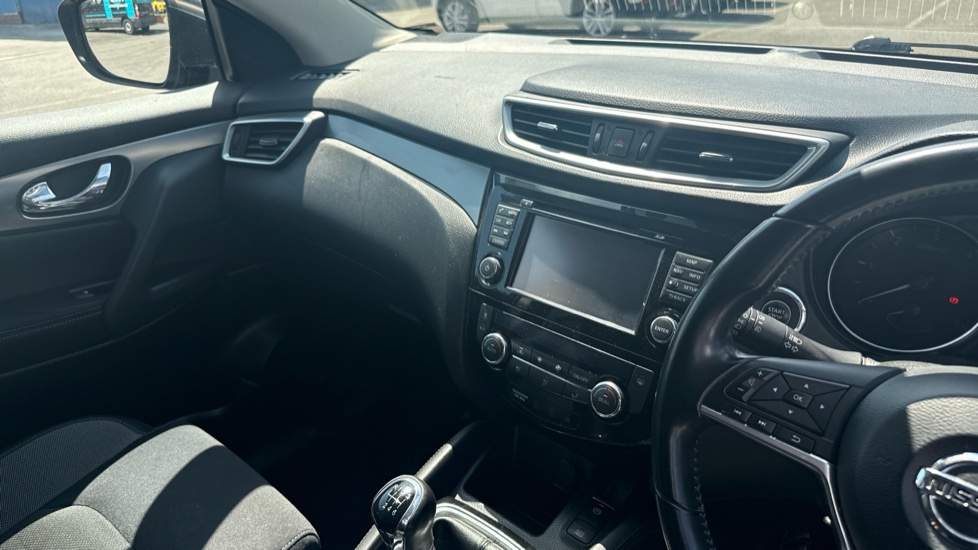 Nissan Qashqai 1.5 dCi N-Connecta 5dr Diesel Hatchback - Image 14