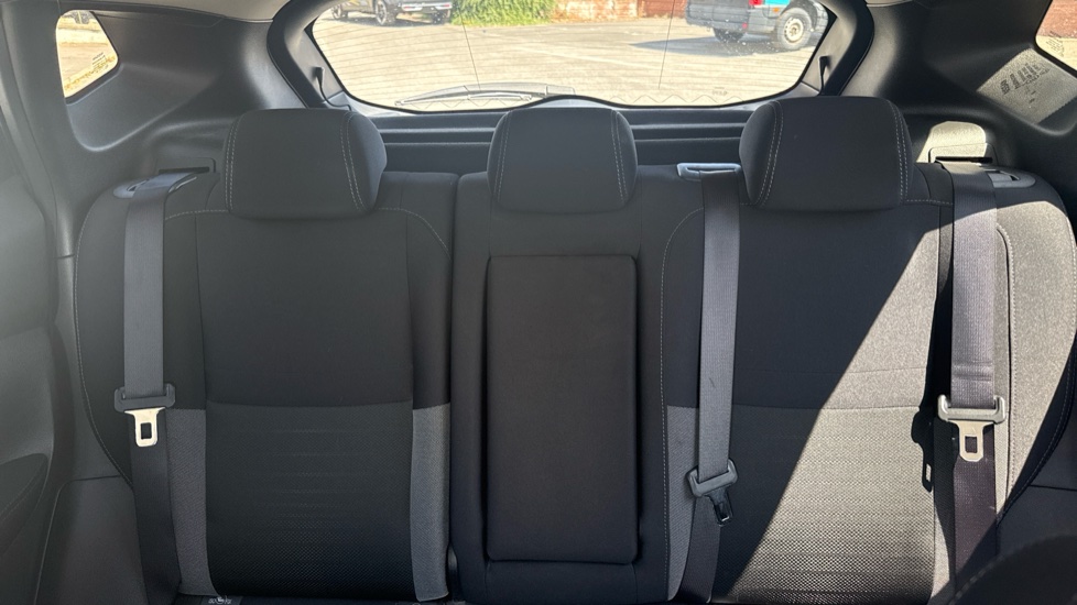 Nissan Qashqai 1.5 dCi N-Connecta 5dr Diesel Hatchback - Image 15