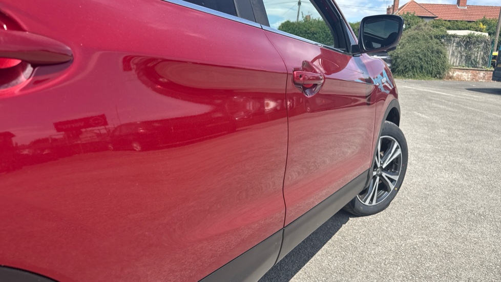 Nissan Qashqai 1.5 dCi N-Connecta 5dr Diesel Hatchback - Image 25