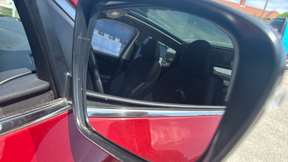 Nissan Qashqai 1.5 dCi N-Connecta 5dr Diesel Hatchback - Image 26