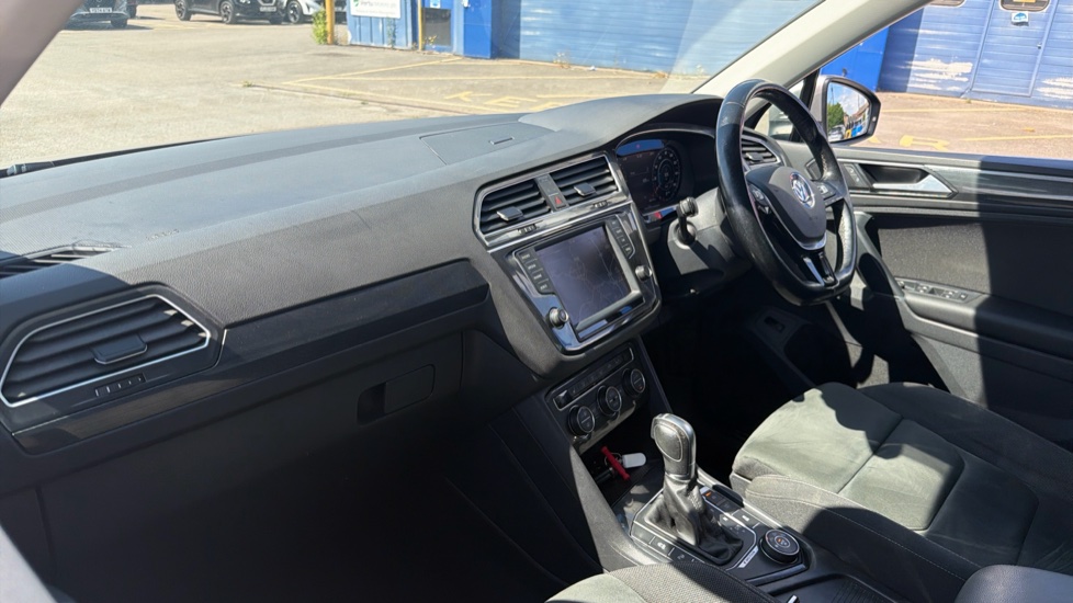 Volkswagen Tiguan 2.0 TDi 150 4Motion SEL 5dr DSG Diesel Estate - Image 9