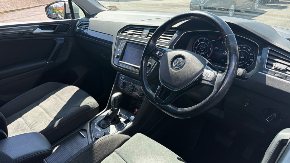 Volkswagen Tiguan 2.0 TDi 150 4Motion SEL 5dr DSG Diesel Estate - Image 11