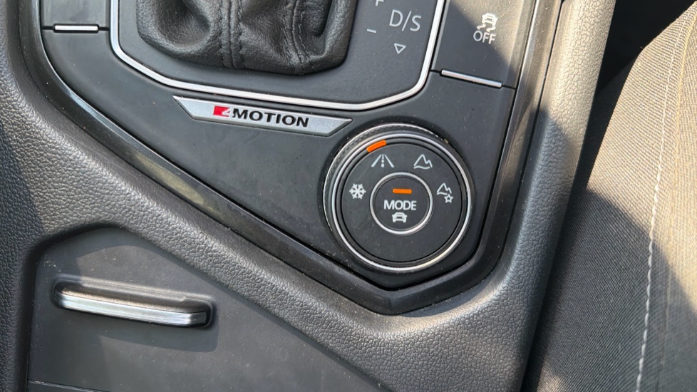 Volkswagen Tiguan 2.0 TDi 150 4Motion SEL 5dr DSG Diesel Estate - Image 37