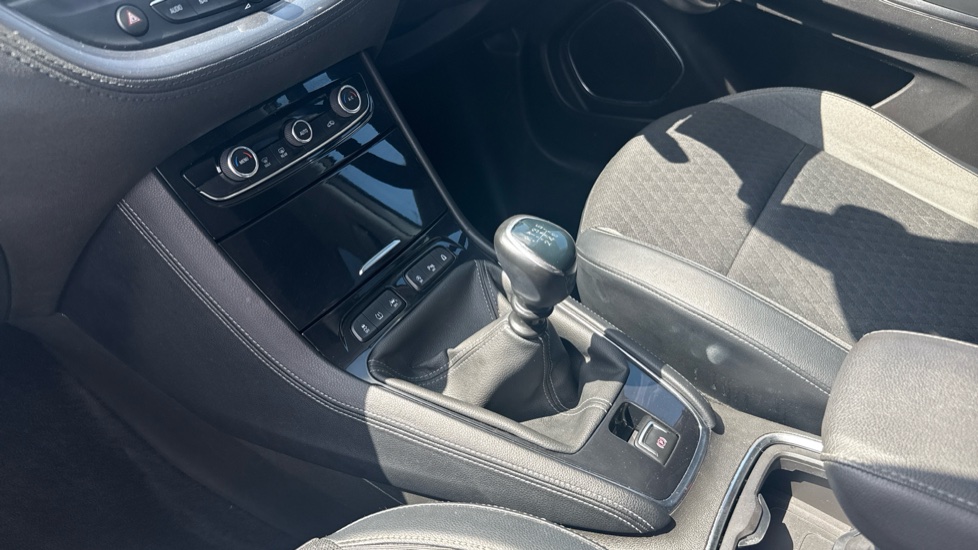 Vauxhall Grandland X 1.6 Turbo D Sport Nav 5dr Diesel Hatchback - Image 13