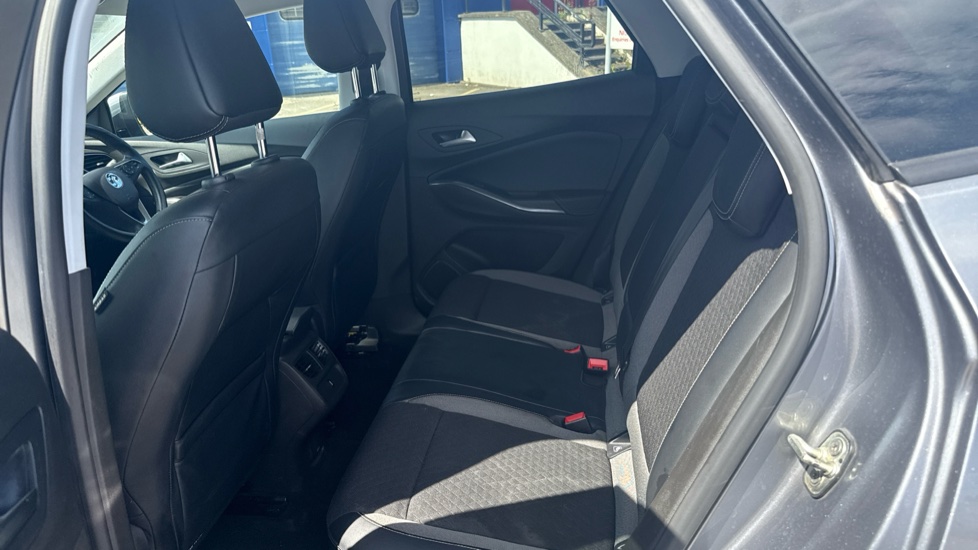 Vauxhall Grandland X 1.6 Turbo D Sport Nav 5dr Diesel Hatchback - Image 16