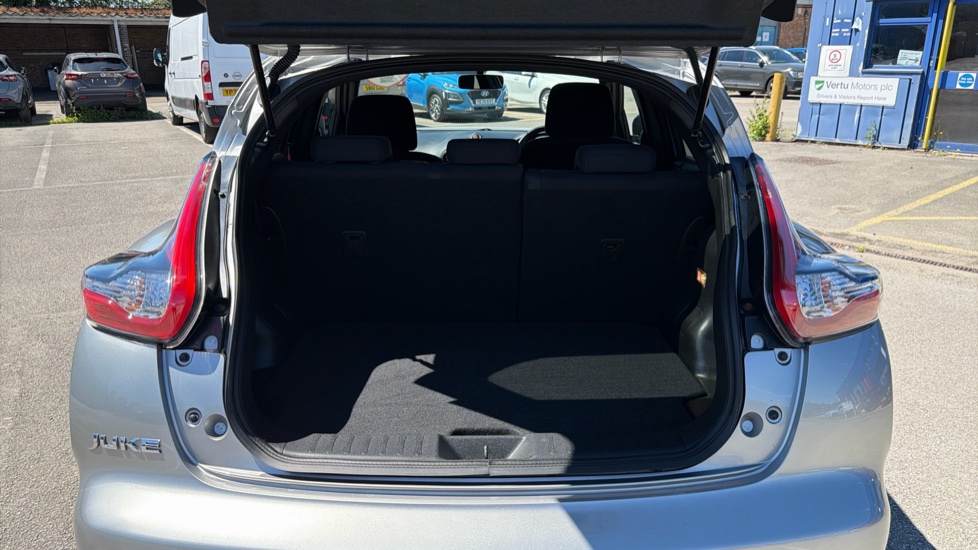 Nissan Juke 1.2 DiG-T Acenta Premium 5dr Petrol Hatchback - Image 4
