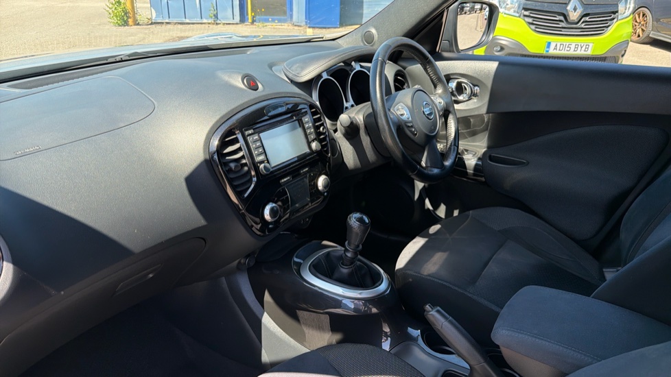 Nissan Juke 1.2 DiG-T Acenta Premium 5dr Petrol Hatchback - Image 9