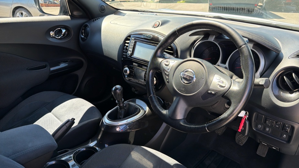Nissan Juke 1.2 DiG-T Acenta Premium 5dr Petrol Hatchback - Image 11