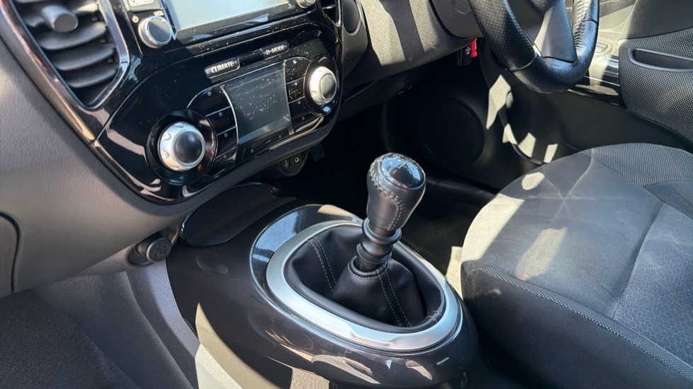 Nissan Juke 1.2 DiG-T Acenta Premium 5dr Petrol Hatchback - Image 13