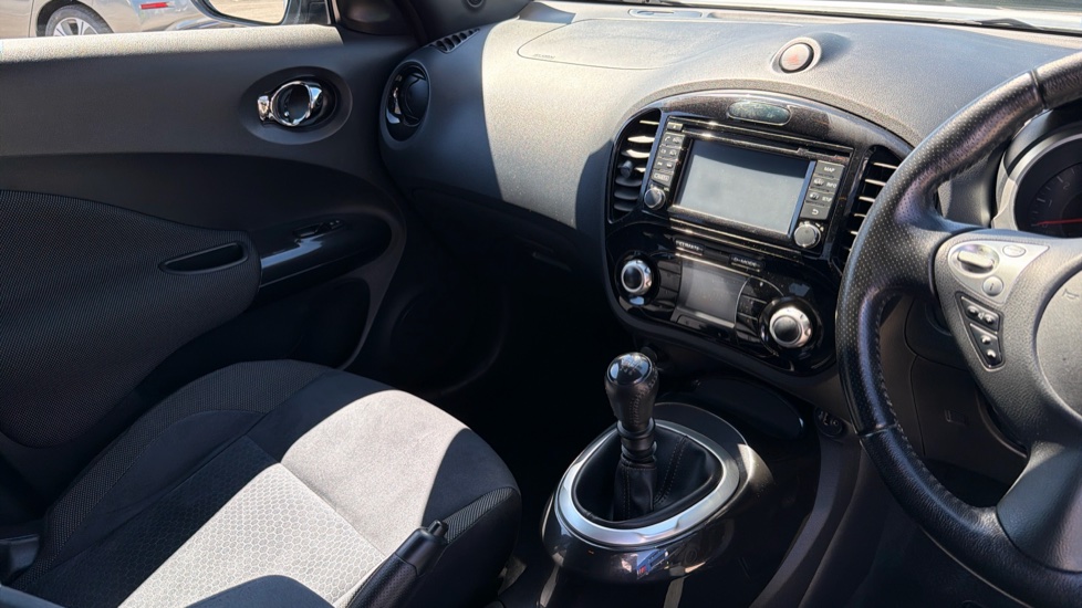 Nissan Juke 1.2 DiG-T Acenta Premium 5dr Petrol Hatchback - Image 14