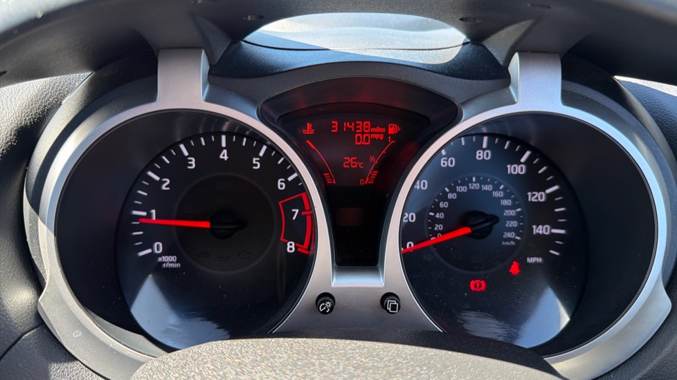 Nissan Juke 1.2 DiG-T Acenta Premium 5dr Petrol Hatchback - Image 18
