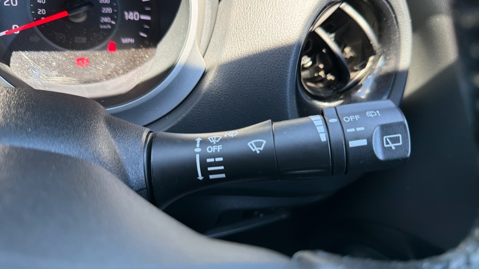 Nissan Juke 1.2 DiG-T Acenta Premium 5dr Petrol Hatchback - Image 31