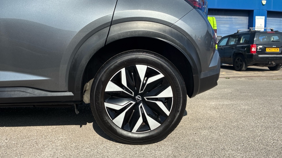 Nissan Juke 1.0 DiG-T Acenta Premium 5dr Petrol Hatchback - Image 7