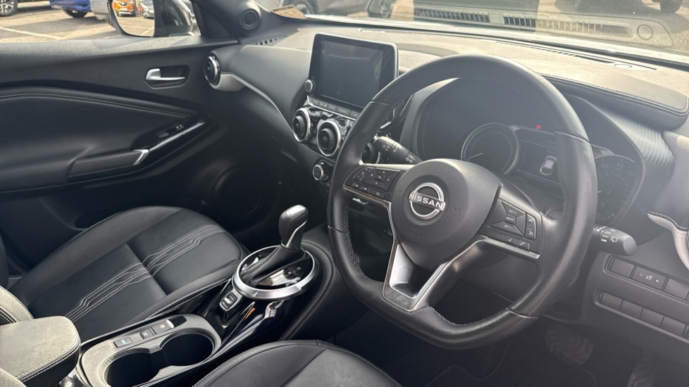 Nissan Juke 1.6 Hybrid Premiere Edition 5dr Auto Hybrid Hatchback - Image 11