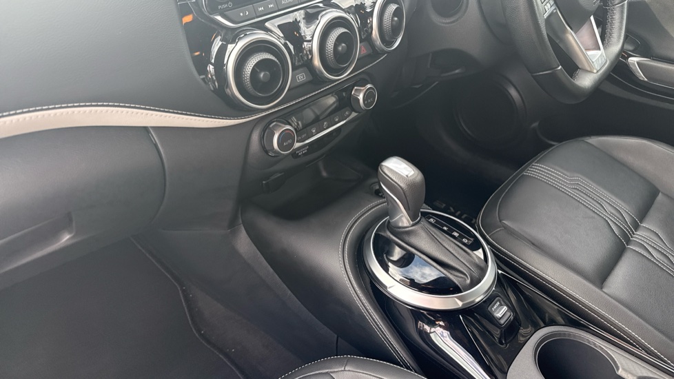 Nissan Juke 1.6 Hybrid Premiere Edition 5dr Auto Hybrid Hatchback - Image 13